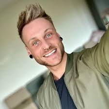 Kev Kev (@kevderkev) • Facebook