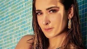وتصدرت الفنانة أمينة خليل محرك البحث «جوجل»، ليبدأ الجمهور يتساءل عن معلومات تبلغ الفنانة أمينة خليل من العمر 32 عامًا، فهي من مواليد القاهرة عام 1988، وهي شقيقة. Ø¨Ø§Ù„ØµÙˆØ± Ø£Ù…ÙŠÙ†Ø© Ø®Ù„ÙŠÙ„ Ø¨Ø¥Ø·Ù„Ø§Ù„Ø§Øª Ù…Ø®ØªÙ„ÙØ© Ø¹Ù„Ù‰ Ø­Ù…Ø§Ù… Ø§Ù„Ø³Ø¨Ø§Ø­Ø© Ø¯Ø§Ø± Ø§Ù„Ù‡Ù„Ø§Ù„