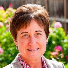 Sarah Nesmith's Instagram, Twitter & Facebook