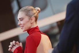 A heartbreaking home birth leaves a woman grappling with the profound emotional fallout, isolated from her partner and family by a chasm of grief. Vanessa Kirby Vanessa Kirby Photos Pieces Of A Woman Red Carpet The 77th Venice Film Festival Zimbio