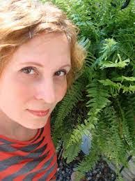 Cara Mead's Instagram, Twitter & Facebook