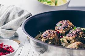 Kottbullar Rezept Fur Schwedische Fleischballchen Mit Sauce Rezepte Kottbullar Rezept Hackfleischballchen