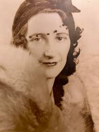 Hi everyone! Here's some photos I got from my grandmother's house today!  This is a realllly cool group and I'm glad I found it 🙂 Idk if this is  allowed but if