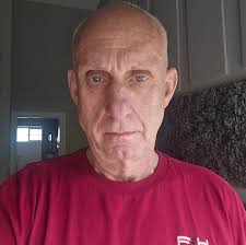 Loose plug holder connection and fuel pump cycling