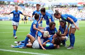 Lo sport italiano, nel 2009, ha visto come grande protagonista le donne che ogni giorno dimostrano tutta la loro superiorità e professionalità rispetto ai più quotati e strapagati. Mondiali Di Calcio Femminile Un Italia Da Sballo Osservatorio Nazionale Sulle Manifestazioni Sportive