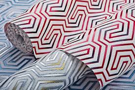 Nous proposons des matières de qualité supérieure pour s'installer facilement et nous vous proposons un kit pour colle blanche comprenant tout le matériel nécessaire pour une pose réussie. Papier Peint A Motifs Graphiques Edem 84114br90 Papier Peint Intisse Legerement Texture Avec Des Ornements Brillant Blanc Rouge Framboise Noir 10 65 M Boutique En Ligne Profhome Fr