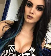 WWE Star Paige Takes Swipe at Creepy Airport Staff for Gawking at Her  Boobs - 25.08.2018, Sputnik International