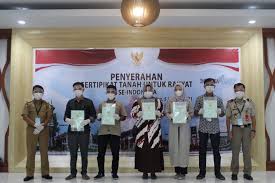 Saat ini prosesi penerimaan cpns atr tahun 2019 telah memasuki tahapan pengumuman hasil seleksi. Kabupaten Morowali Atr Bpn Morowali Serahkan Sertifikat Tanah Rakyat