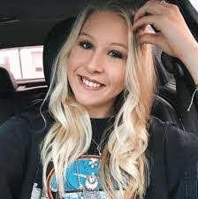 Marci Logan's Instagram, Twitter & Facebook