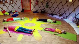 Jóga v přírodě: Cviky Kohout, Kleště, Volavka — ČT edu — Česká ...