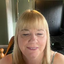 This is a friend I call her ginger can someone one give her proper ginger  hair please