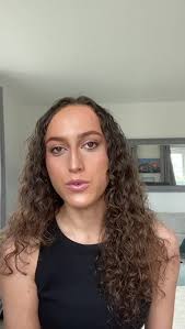 𝐘𝐎𝐔𝐑𝐄 𝐄𝐀𝐓𝐈𝐍𝐆 𝐒𝐀𝐋𝐀𝐃 𝐖𝐑𝐎𝐍𝐆 You heard me... youre eating  salad wrong Salad is NOT a filling food, it isnt! Per the amount you eat it  is NOT filling BUT...