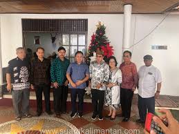 Untuk kesekian kalinya, setelah bu fat menghirup kopi, diletakkannya gelas kopi di atas meja, tapi ketika itu bu fat lantas bangun. Gubernur Kalteng Lakukan Silahturahmi Ke Rektor Upr Pejabat Dan Tokoh Kalteng Suara Rakyat Kalimantan