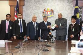 Judge, court of appeal malaysia. Parlimen Malaysia Twitterren Majlis Penyerahan Buku Undang Undang Janab Law Series Kepada Parlimen Malaysia Oleh Ya Datuk Dr Haji Hamid Sultan Abu Backer Hakim Mahkamah Rayuan Kepada Yb Dato Mohamad Ariff