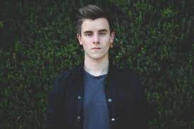 100%(3)100% au considerat acest document util (3 voturi). How Youtube Megastar Connor Franta Is Channeling His Eclectic Passions Into Entrepreneurial Gold