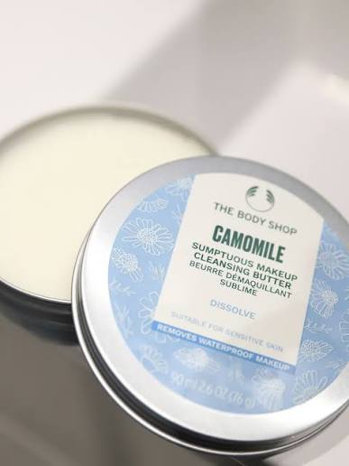 Melt the day away with our Camomile Cleanser 🤍 One of our fan favourites  for its ability to cleanse away the day (yes, waterproof makeup too!),  leaving skin feeling soft and silky.