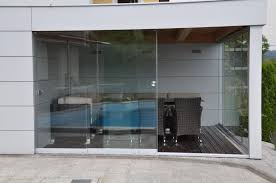 Schiebewand Aus Glas Nach Mass Individuell Angefertigte Sunflex Turen Glasschiebetur Pool Haus Poolhaus