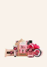 On the hunt for something for a special someone? Glowing British Rose Little Gift Box The Body Shop
