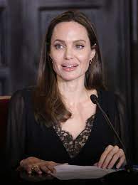 The recipient of numerous accolades. Angelina Jolie Darum Braucht Die Welt Mehr Bose Frauen Brigitte De