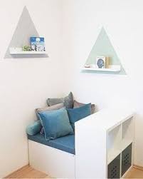 Idees Kallax Pour Le Coin Lecture Avec Un Espace De Rangement Cache Www Limmala Com Spielzimmer Chambre Enfant Deco Chambre Enfant Rangement Chambre Enfant