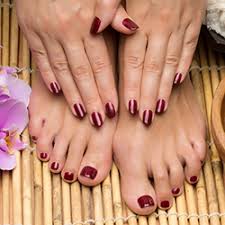 Pinky Nails Spa The sideways edge is better for visibility, and the long handles are good for leverage.