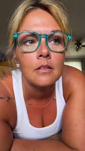 I have zero balance and red flags 😑😂