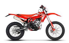 Beta S Trail Friendly 2 Stroke Gets Updated For 2108 Bike Magazine Dirt Bike Magazine Bike