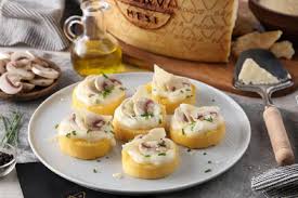 Ne avevo a casa un vasetto, forse preso per curiosità a qualche. Polentine Con Crema Di Grana Padano Riserva Funghi Ed Erba Cipollina Antipasti Ricette Con Formaggio