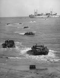 Des Camions Amphibies Ferry Fournitures De Bord D Un Cargo A La Plage D Anzio Quelques Minutes Auparav Photos Militaires Histoire Militaire Histoire Du Monde