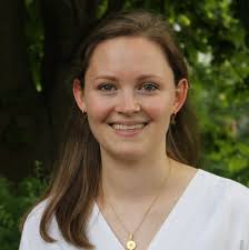 Laura Niemeyer's Instagram, Twitter & Facebook