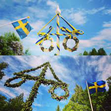 There are eight 5.5 x 4 cards with eight light gray envelopes. Glad Midsommar Happy Midsummer Sweden Hugs The Official World Of Ms Jules