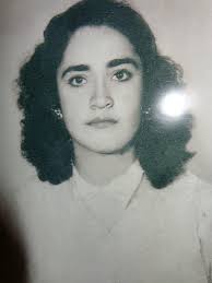 Quien recuerda en los 60s en Cabo San Lucas al Doctor no recuerdo su nombre  que le apodaban EL CEBADO, ....Siempre lo veías con una Bohemia en la  Mano,...muy amable el Sr..y