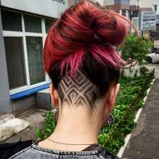 Undercut Frisuren Nacken Gestalten Frauen Rote Haare Kurzhaarfrisuren Coole Frisuren Rote Haare