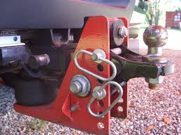 A gooseneck is easier to back up, tows better, allows access into tighter spaces such as turning around on a normal street, and it distributes the weight throughout the truck much better. Shockerhitch Australia Posts Facebook