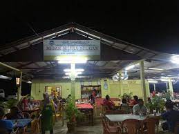 Ada kedai makan thai & western depan hotel, bileh halan kaki malam malam pi makan. Homestay Langkawi Kedai Makan Malam Di Langkawi