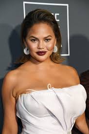 Chrissy teigen was one of the presenters at the 2018 people's choice awards on sunday night. Chrissy Teigen Strapless White Thigh High Slit Evening Dress Critics Choice Awards 2019 Thecelebritydresses