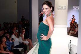 Ihre schwangerschaft konnte sie also eine ganze weile geheim halten. Nazan Eckes Die Schonsten Kurven Der Fashion Week Gala De