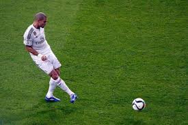 Jan 18, 2021 · teknik yang digunakan apabila hendak mengoper bola jarak dekat adalah a tumit c course hero. Gerakan Menendang Bola Yang Digunakan Untuk Memberikan Operan Bola Jarak Pendek Kumparan Com