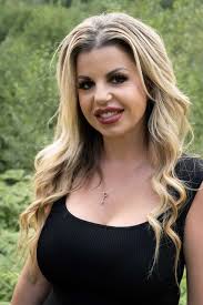 Holly Lehman's Instagram, Twitter & Facebook