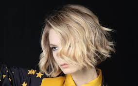 Nella seguente guida indico i 5 tagli di capelli che ringiovaniscono le donne. Look Capelli Che Ringiovanisce Prova I Nuovi Tagli Medi Cdb Laura Bondesani