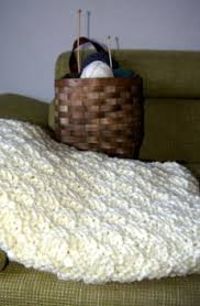 Mit unserer kostenlosen cal anleitung, auf deutsch, häkelst du dir schritt für schritt deine diy stimmungsaufhellende crochet along tagesdecke, kuscheldecke oder picknickdecke. Wolldecke Mit Schachbrettmuster Stricken Aus Dicker Wolle Ganz Normale Mama