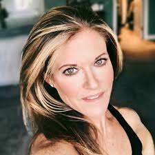 Laurie Hook (@hooked.up_withlaurie) • Instagram photos and videos