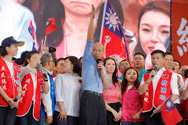 高雄市第三屆市長補選為中華民國第三屆高雄市市長 韓國瑜於2020年6月6日經罷免案通過遭解職後所舉辦的選舉 。 本次補選依公職人員選舉罷免法第91條規定，並經 中央選舉委員會 等相關部會決議，定於同年8月15日舉行投票 2 3 。 é©å½ç'åéæ»ç» è¿å¯¹å°æ¹¾æ¥è¯´æå'³çä»ä¹ çº½çº¦æ¶æ¥ä¸­æç½'