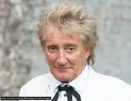 A single father adopted 5 siblings under the age of 6 to give them a  forever home they deserved 💖 Video in the comments 👇