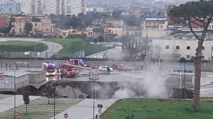 E' allarme manutenzione a napoli. Si Apre Una Voragine Nel Parcheggio Del Covid Residence Di Napoli Ragusa Oggi