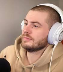 Eu sabia que já tinha visto o Careca Brian em algum lugar antes! :  r/NoglaOfficial