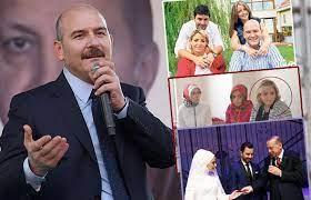 Aslen trabzonlu bir ailenin çocuğu olan süleyman soylu, ilk ve türkiye siyasetine ilk olarak 1987 yılında giren süleyman soylu, demokrat parti ve adalet partisi çizgisindeki aile geleneğini devam. Suleyman Soylu Nereli Kac Yasinda Esi Hamdiye Soylu Kimdir Internet Haber