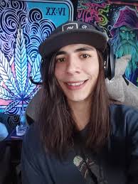 Hey guys going live come hang out. Twitch.tv/ddashiell