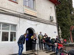 Andreea moldovan a mai explicat că decizia carantinei naţionale este una dificilă şi greu de acceptat, în primul rând de către populaţie. BraÈovenii Au AÈteptat O Cu Flori La Spital Pe Doctorul Andreea Moldovan Fostul Secretar De Stat Europa Fm