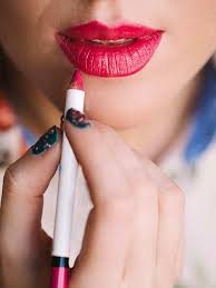 Schmalen lippen stehen hellere glänzende weinrote lippenstifte. Mit Diesen Tricks Halt Dein Lippenstift Den Ganzen Tag Stylight